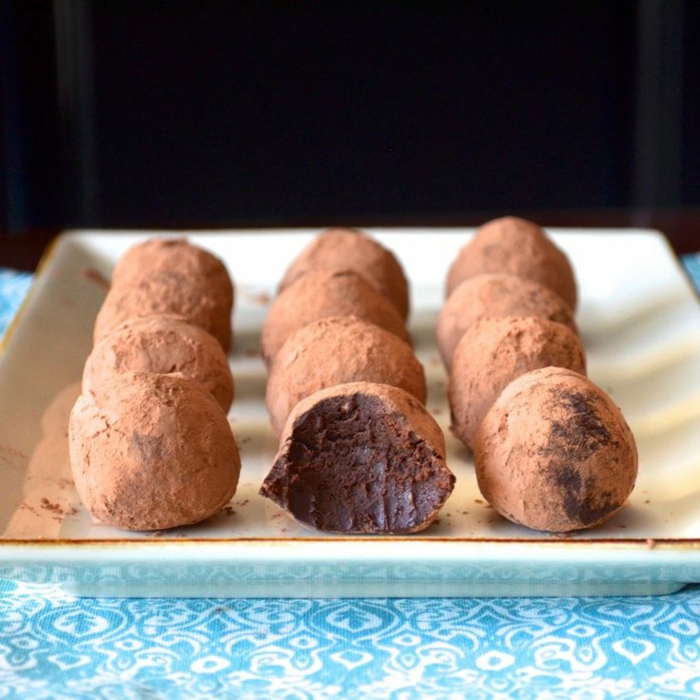 चॉकलेट-एवोकैडो Truffle स्वस्थ-लस मुक्त-शुगर फ्री कैंडी
