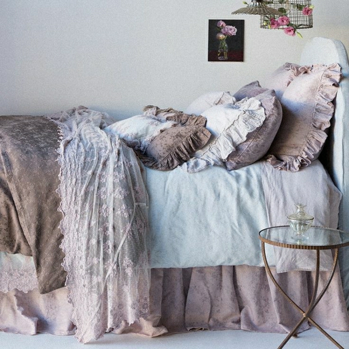 En mal estado habitación elegante almohada de lino de color púrpura