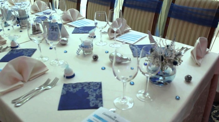 קישוט שולחן חתונת כסף עם-כחולה-מפית