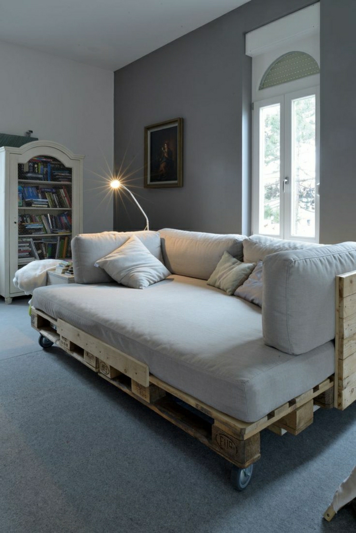 Καναπές από παλέτες Roller μπεζ άνετο δωμάτιο