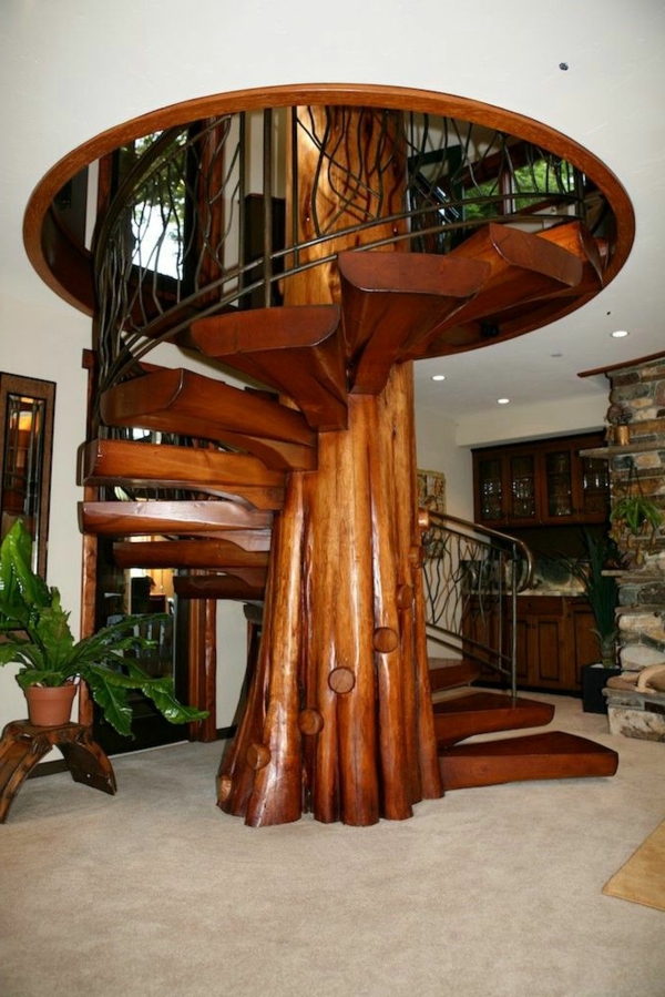 सर्पिल सीढ़ी-साथ एक अद्भुत लकड़ी से डिजाइन