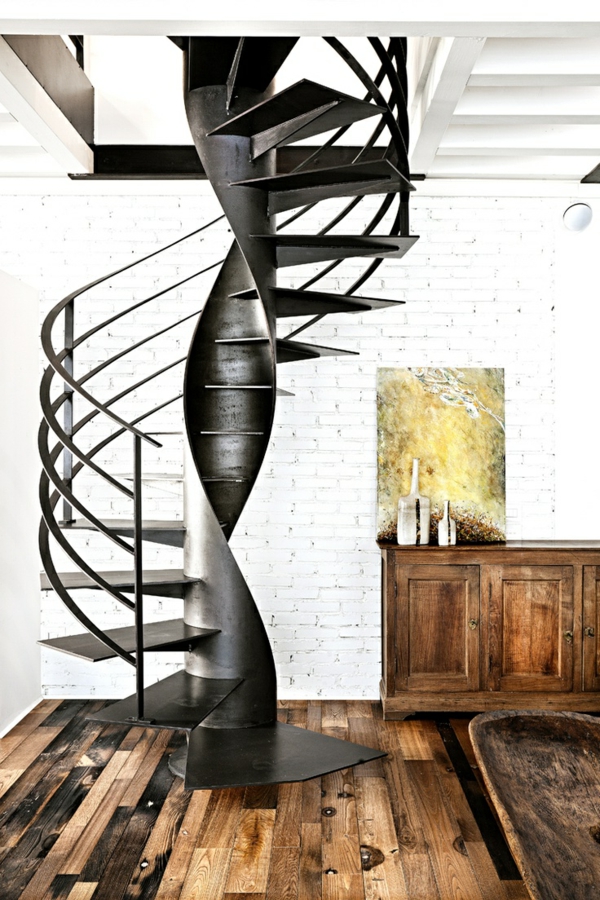 सर्पिल सीढ़ी धातु से साथ-बहुत-अच्छा-डिजाइन