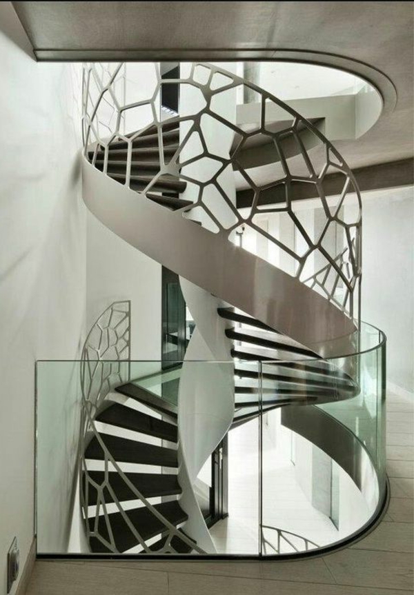 सर्पिल सीढ़ी-साथ-बहुत-अच्छा-Design--