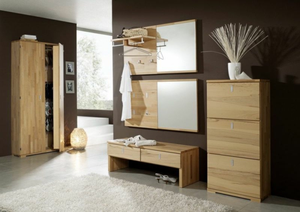 Super-moderne et actuelle salle des meubles en bois