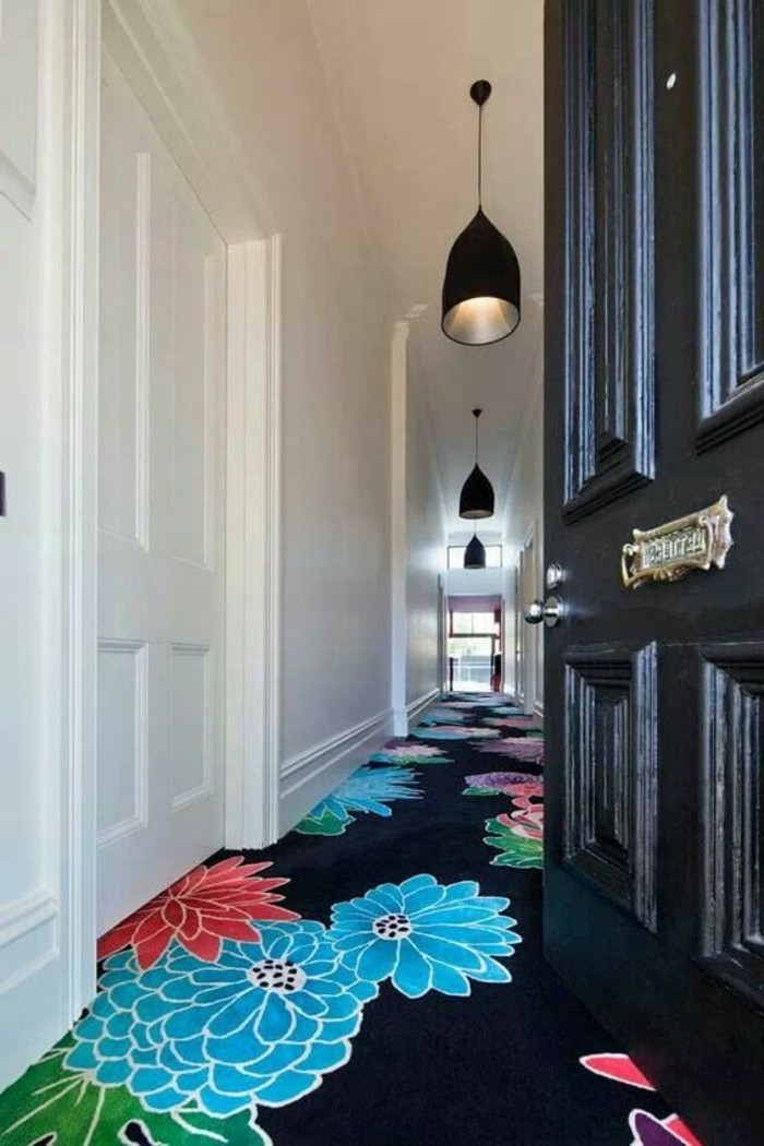 Χαλί-in-the-πάτωμα με τα πολύχρωμα λουλούδια-εκτυπώσεις-wohnideen-διάδρομο