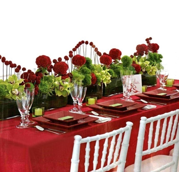 الجدول الديكور-مع-الورود عاما رومانسية