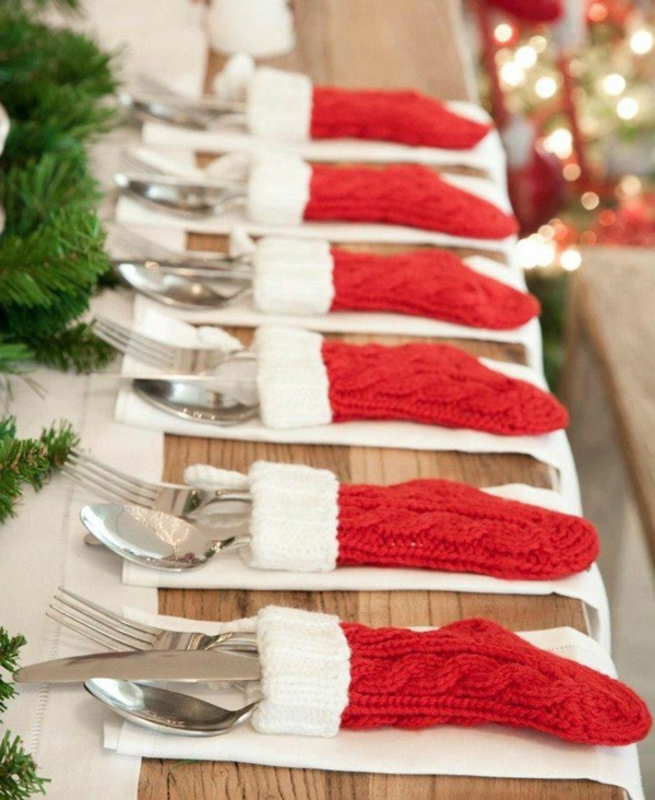 Kattaukseen-for-Christmas-with-kaunis koristelu-with-puna-sukkahousut