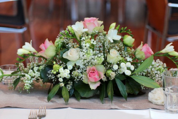 Tabla arreglos para la boda arreglos florales rosas