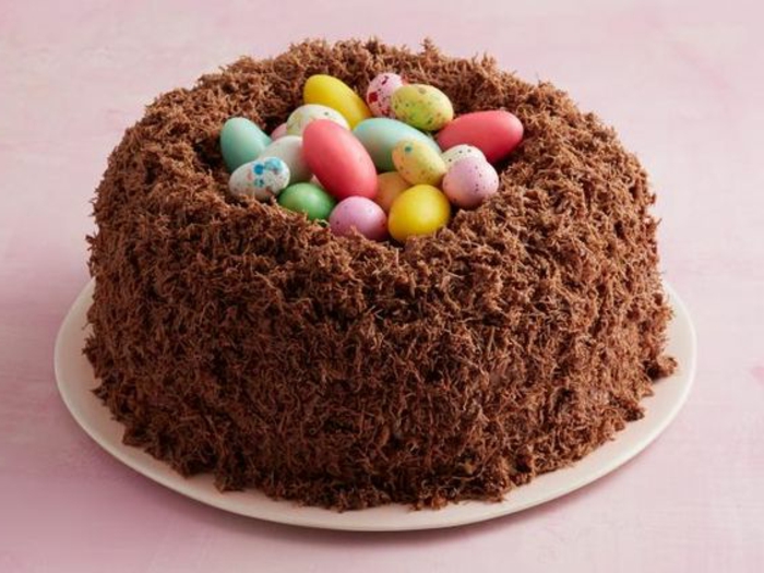 主题蛋糕复活节形状的easterest巧克力格栅彩蛋
