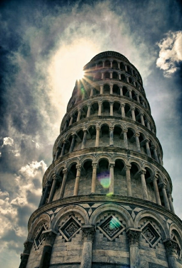 Pisa torni taivas aurinko