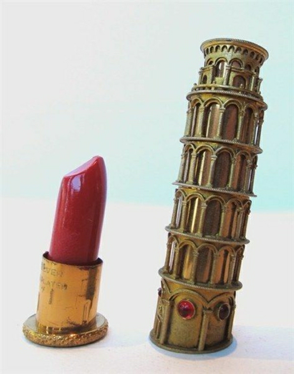 Vuosikerta huulipuna Pisa torni metallia