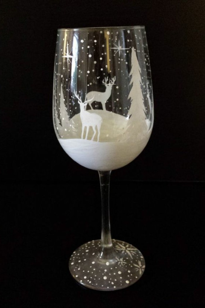Champagne lasi-koristeltu-with-kaunis-talvi piirustuksia
