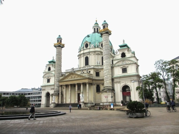 Wiener- Karlskirche -Bad- Schussenried-Saksa -baroque-arkkitehtuuri