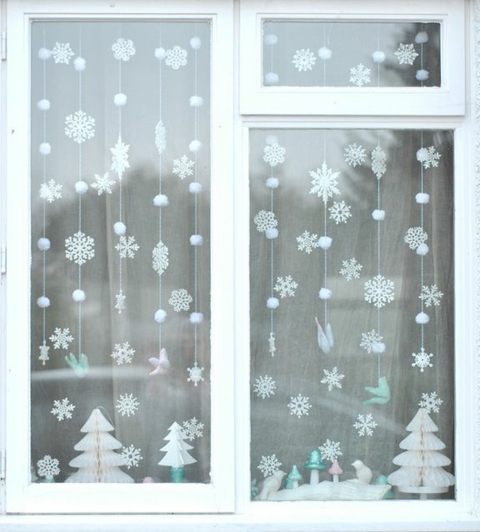 शीतकालीन डेको सजावटी बर्फ के टुकड़े-ऑन खिड़की