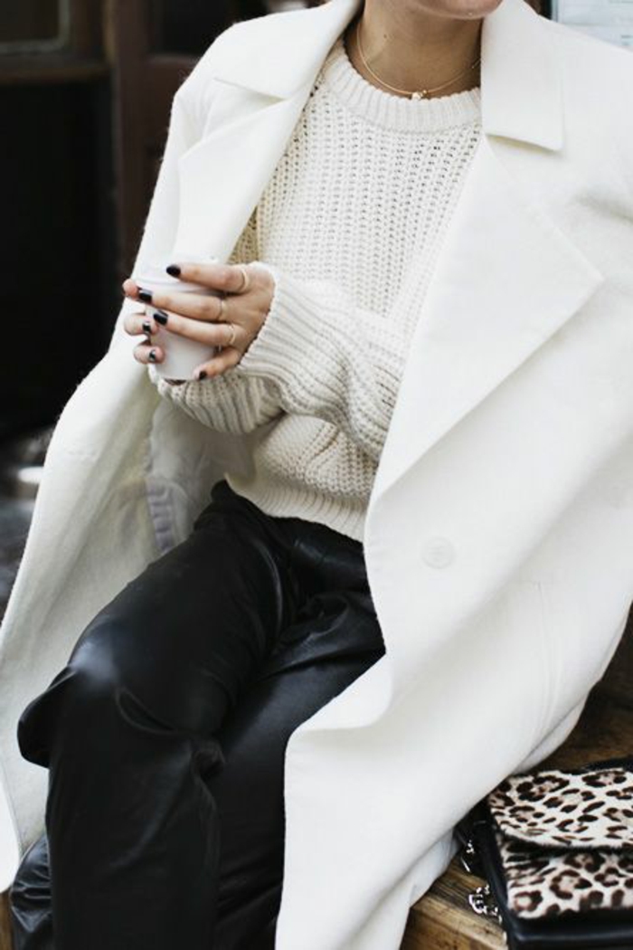 Χειμερινό παλτό κυρίες δερμάτινο παντελόνι πουλόβερ συμπλέκτη κούπα καφέ