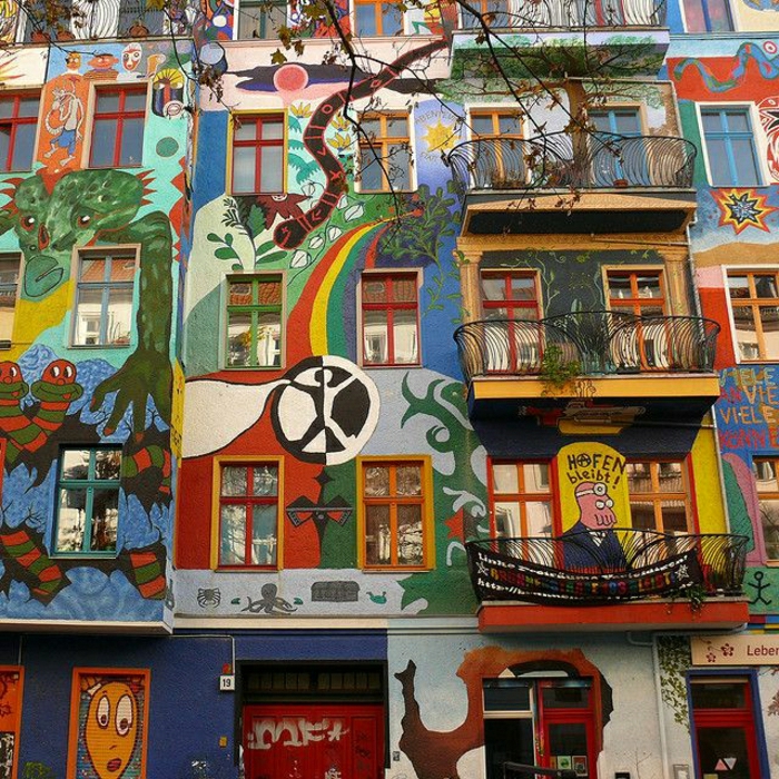 Inicio Berlín-Alemania Graffiti divertidos dibujos coloridos balcones