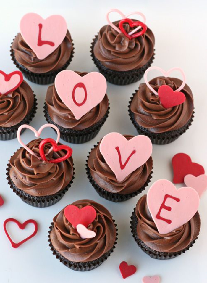 fête d'adieu, cupcakes avec coeurs, chocolat