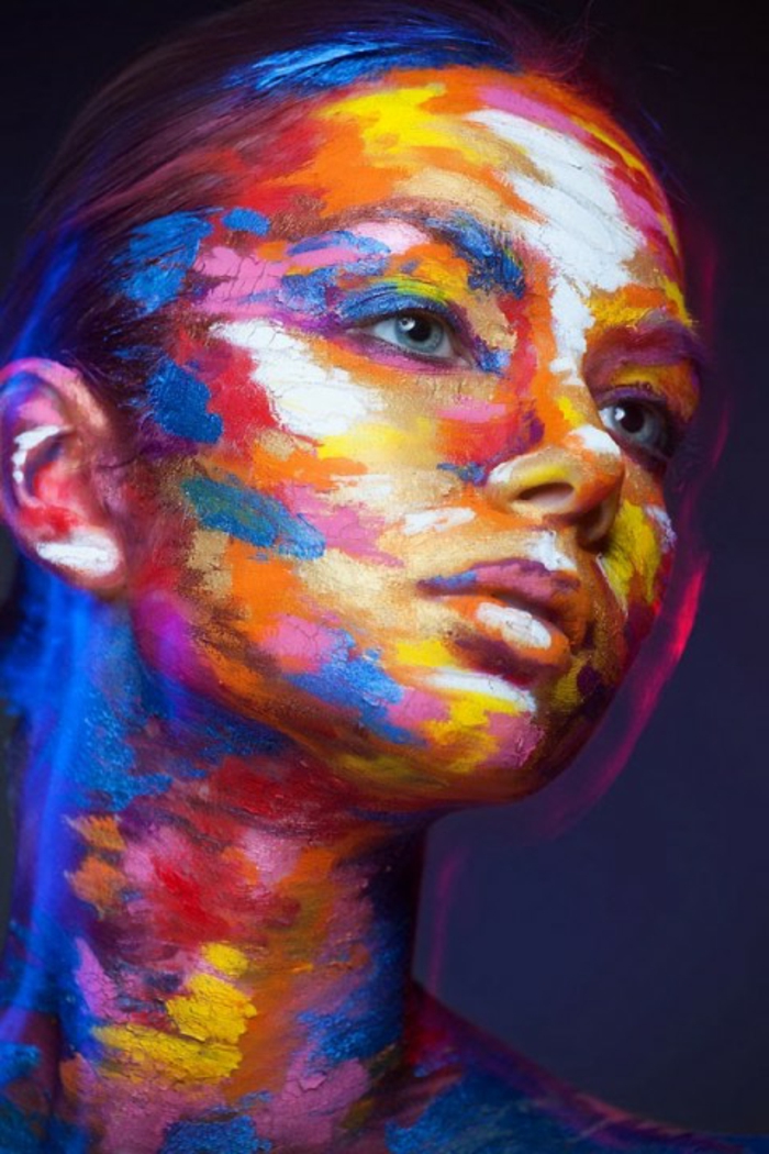 מופשטות אמנות-על-יפה-אישה-מאוד-צבעונית