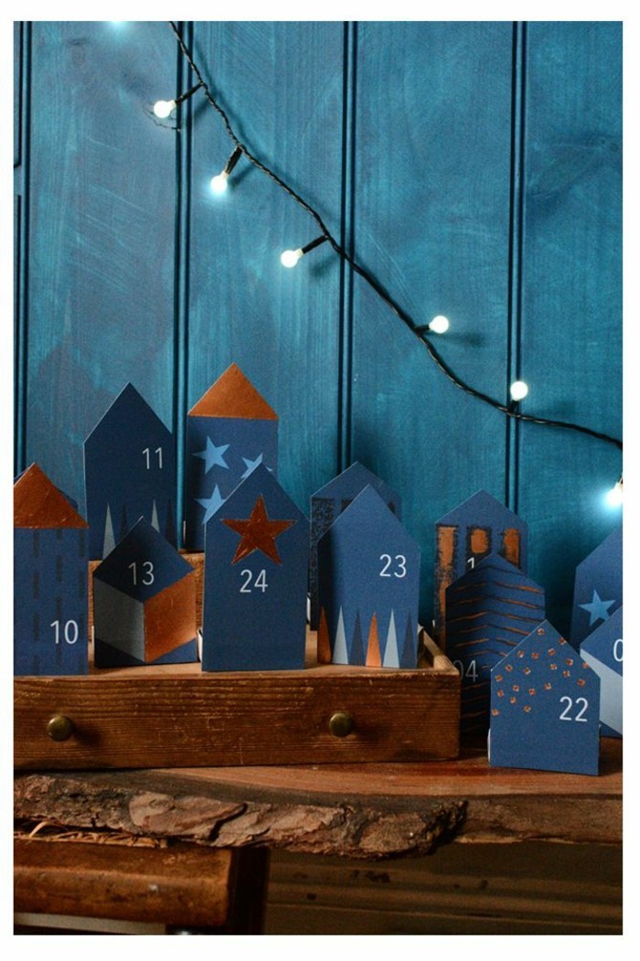 Adventskalender-खुद-मेकअप हल्के नीले-दीवार-साथ