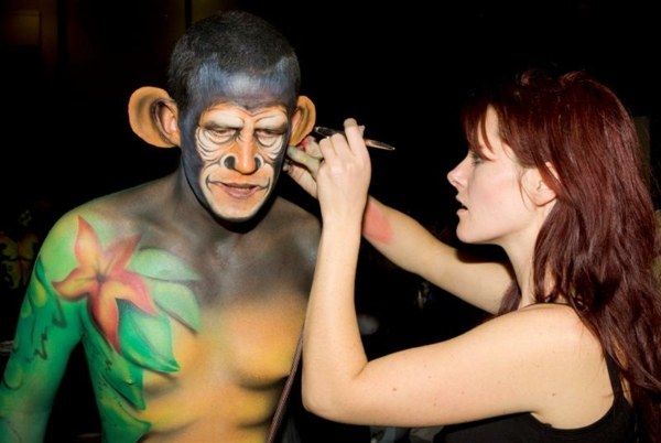mono-maquillaje-profesional del maquillaje