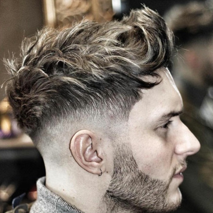 courant-coiffures-pour-hommes-moyens structurés cheveux barbe longueur des cheveux ondulés