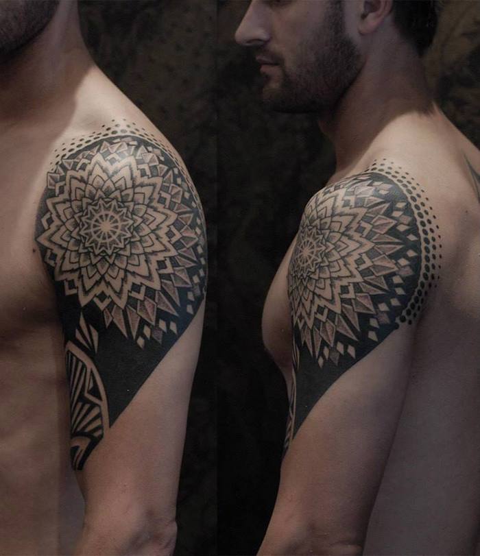 ब्लैकवर्क टैटू Mandala टैटू कंधे और ऊपरी बांह पर टैटू ज्यामिति