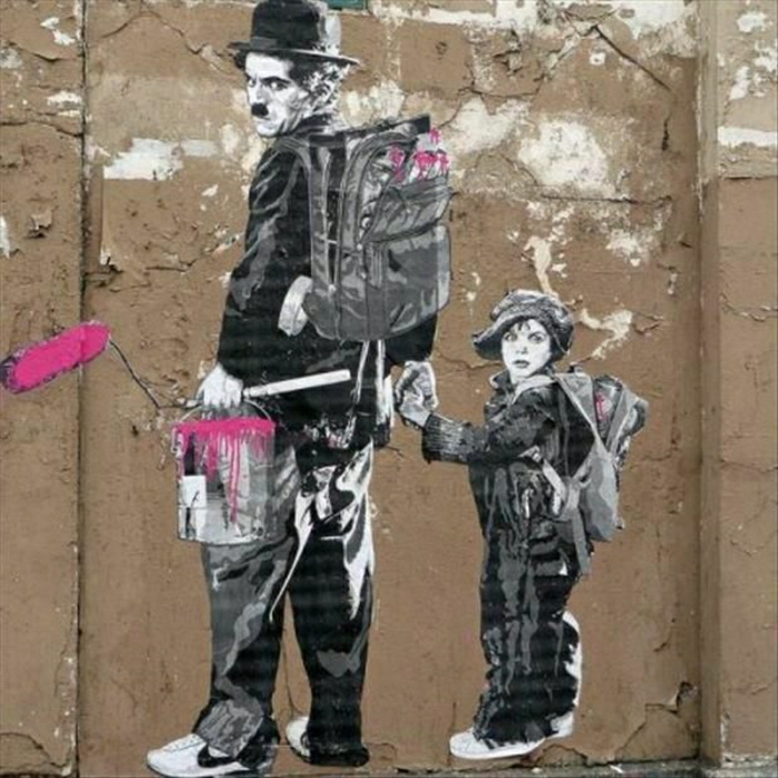 régi fal graffiti Charlie Chaplin kisfiú--hátizsákok színezék vödör
