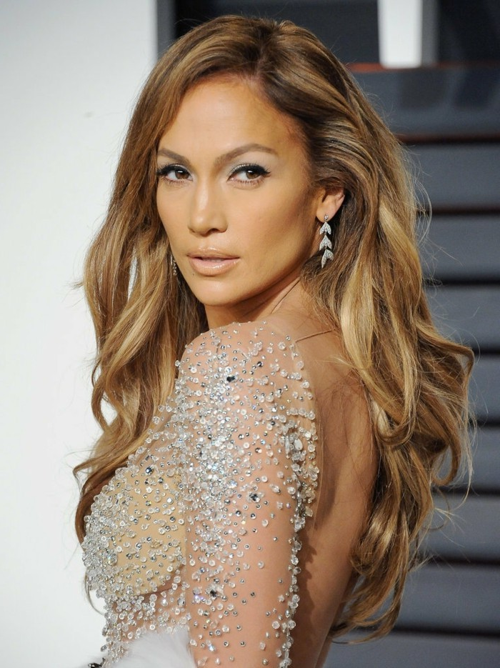 ombre ξανθιά το δημοφιλές χτένισμα του Jennifer Lopez όμορφο φόρεμα τραγουδιστής