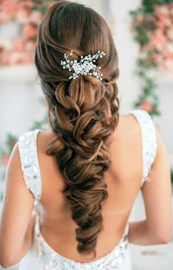 ערבית-חתונה-שיער בסגנון-ארוך-שמלה אלגנטית
