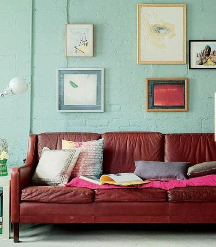 कलात्मक चित्र आंतरिक दीवार छवियों ईंट टकसाल रंग लाल चमड़े के सोफे में दीवार