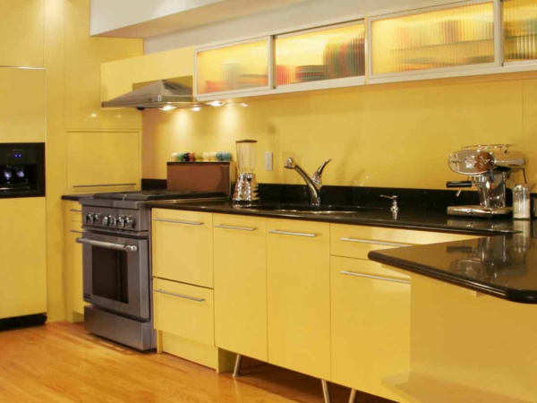 令人惊叹的现代 - 黄 - 厨房墙壁的颜色