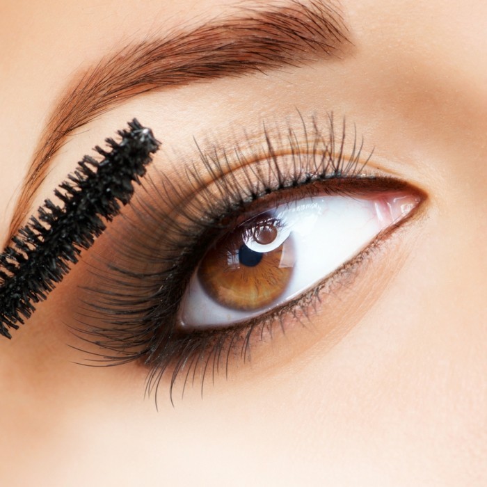 eye-droit maquillage mascara application-cateye brun-yeux-sourcils