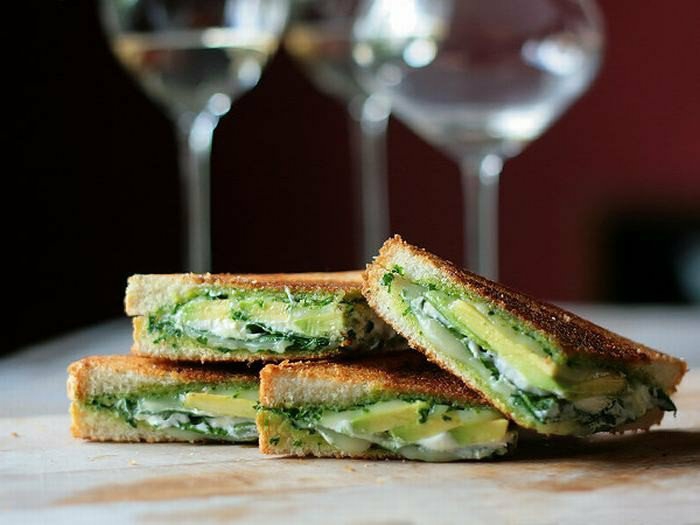 avokádó receptek, hogy minél szendvicseket vegyenek fel egy párt számára, kombinálható fehérbor finom ízekkel