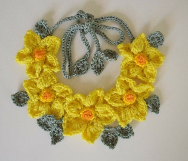 פרחי הסרוגה - שרשרת יפה צהוב