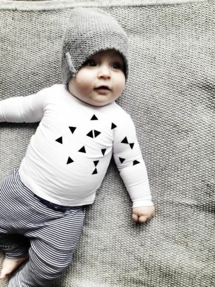 婴儿衣服灰色的帽子