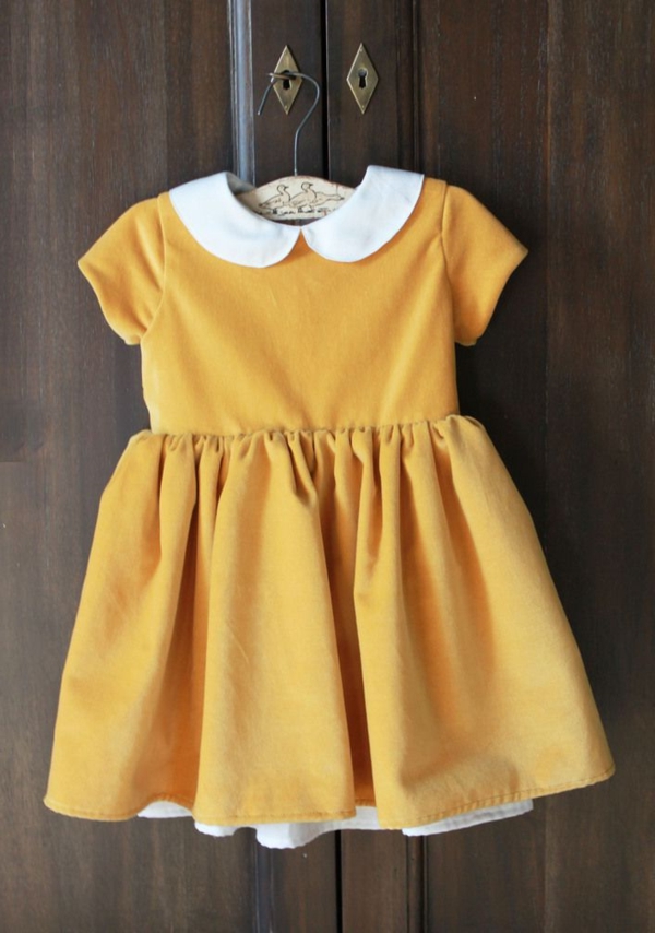 宝宝的衣服黄色连衣裙时髦的设计，现代的衣服，夏装
