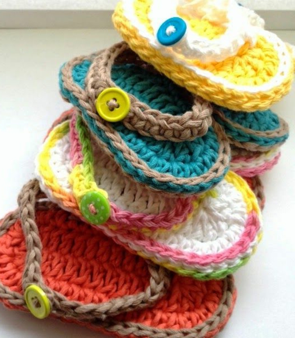 бебешки сандали - с-цветя-Плетене на една кука - красивите-идеи-плетене на една кука и за гледане на една кука-пра-дизайн-häkeln-