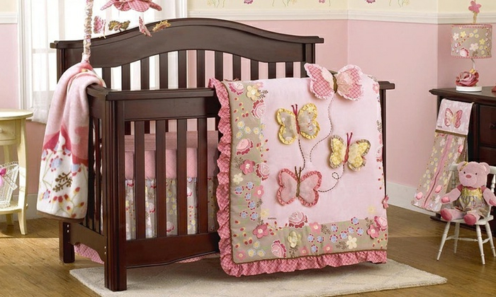 baba szoba lány barna babaágy gyermek rózsaszín takaró lepkék dekoráció takaró varrni magát