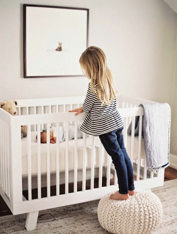 babyroom-дизайн-малко сестра-на-на-бебето легло