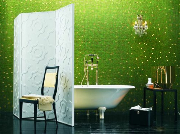 баня стена плочки зелен цвят бяла вана и екран