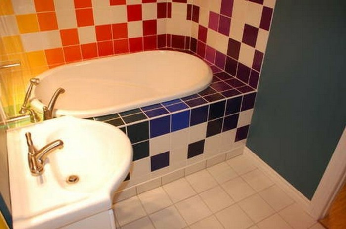 baño de azulejos-underline-en-muchos-colores