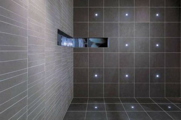 浴室设计瓷砖照明非常简单和优雅