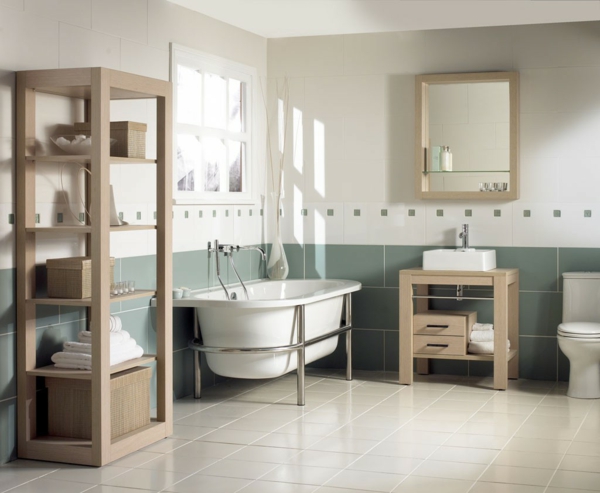 浴室在乡村风格的木柜独立式白色浴缸