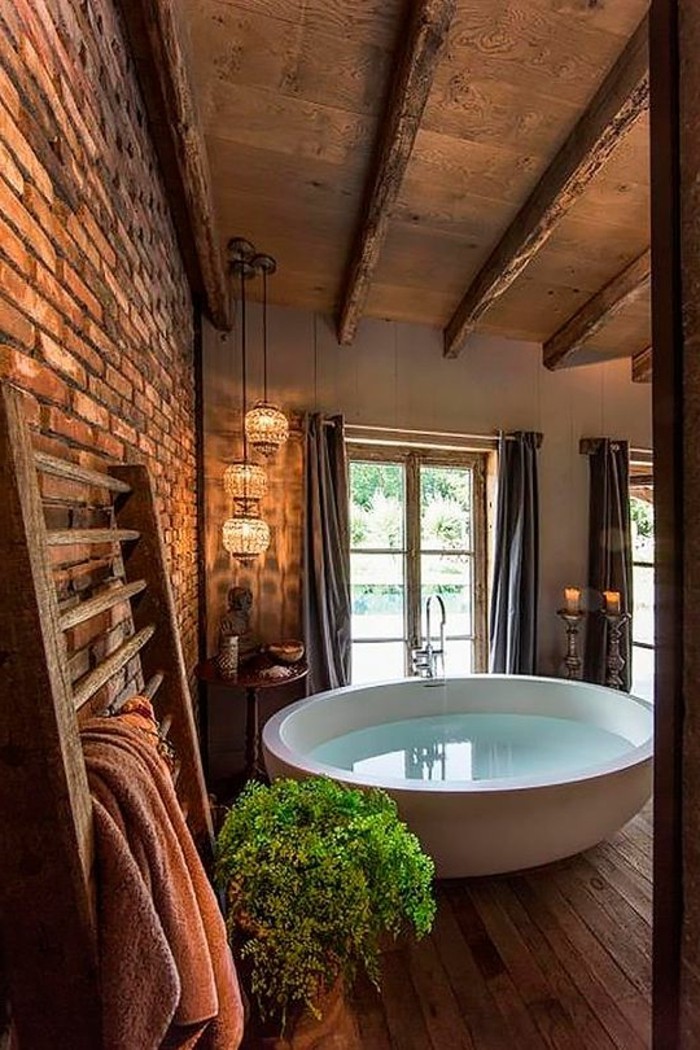 浴室，质朴的乡间别墅椭圆浴缸