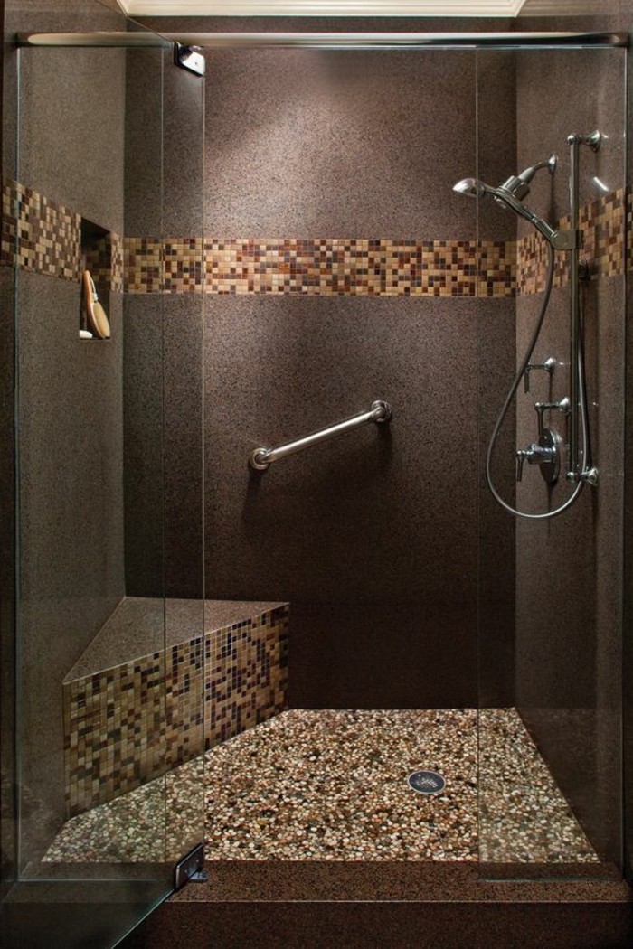 卫生间的设计思路 - 浴室设计的褐带，马赛克瓷砖淋浴房