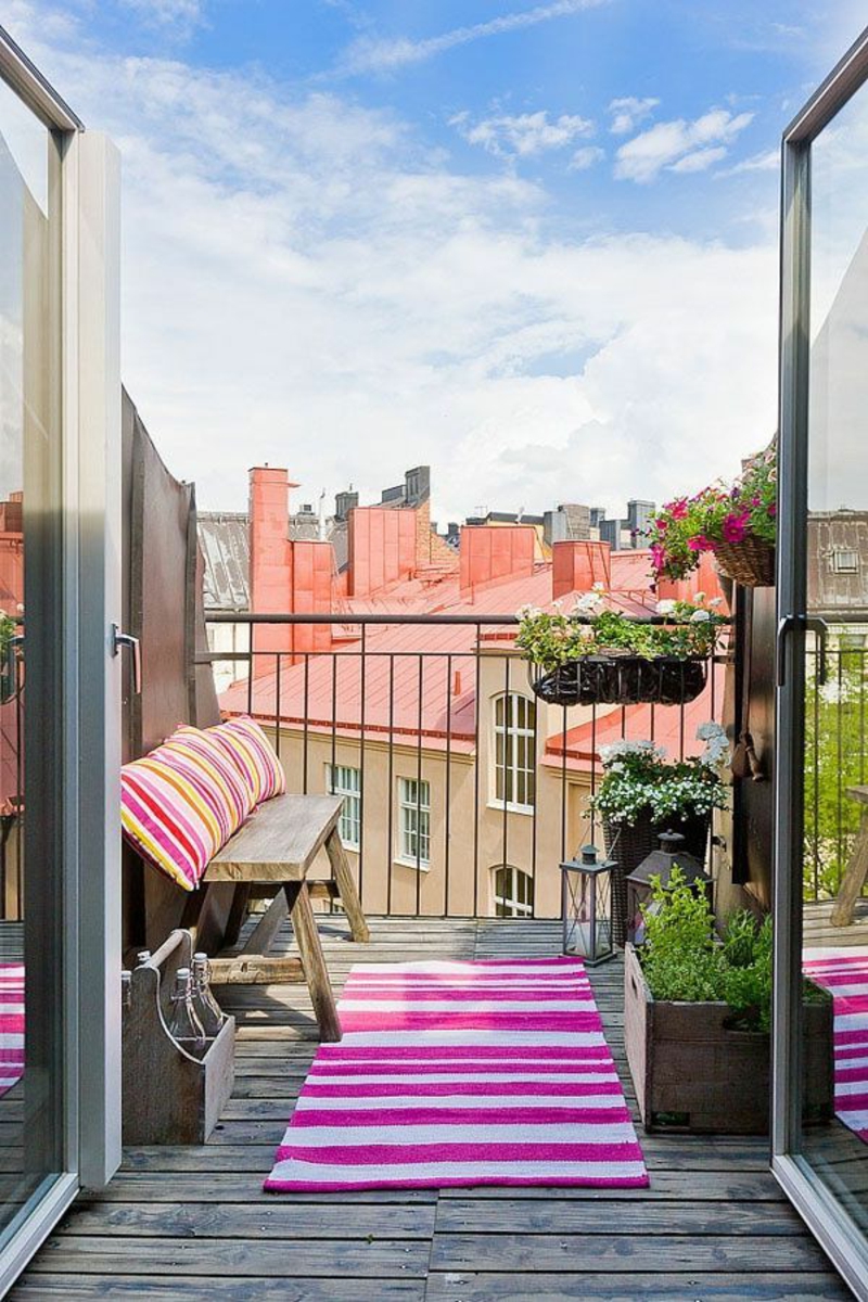 balcón-planta-de color de rosa de la alfombra