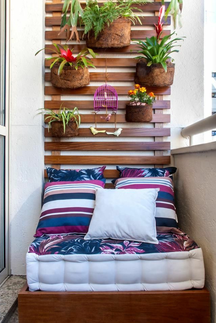 balkon-dekoracija-palete zid biljaka s-