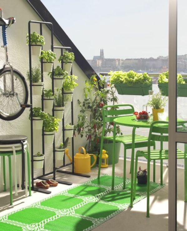 מרפסת-עיצוב-סופר-יפה-ירוק-שטיח ריצוף למרפסת