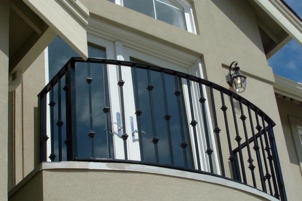balcón-protección-moderno-negro color