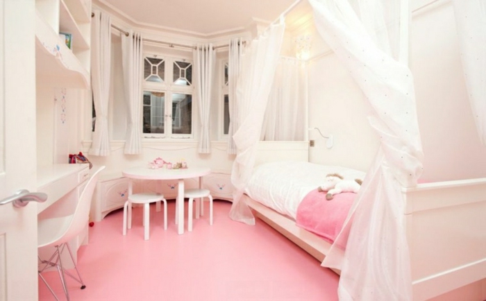 barbie-house-chambre-rose-plancher